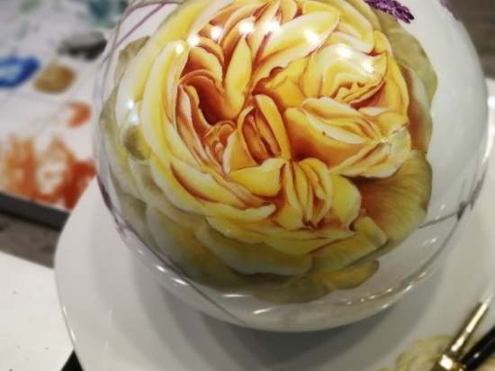 Porzellankugel Gelbe Rose mit Lavendel